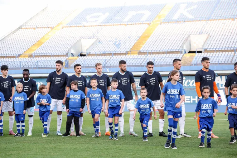 Srčana akcija na Maksimiru: Igrači Dinama i Rijeke razveselili mali&scaron;ane s 'nevidljivim' stanjem