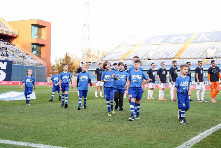 Srčana akcija na Maksimiru: Igrači Dinama i Rijeke razveselili mali&scaron;ane s 'nevidljivim' stanjem