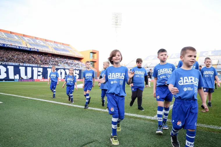 Srčana akcija na Maksimiru: Igrači Dinama i Rijeke razveselili mali&scaron;ane s 'nevidljivim' stanjem