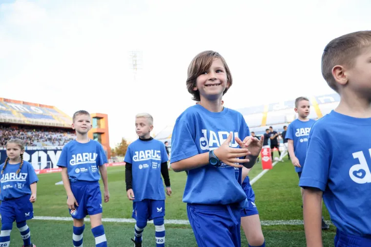 Srčana akcija na Maksimiru: Igrači Dinama i Rijeke razveselili mali&scaron;ane s 'nevidljivim' stanjem