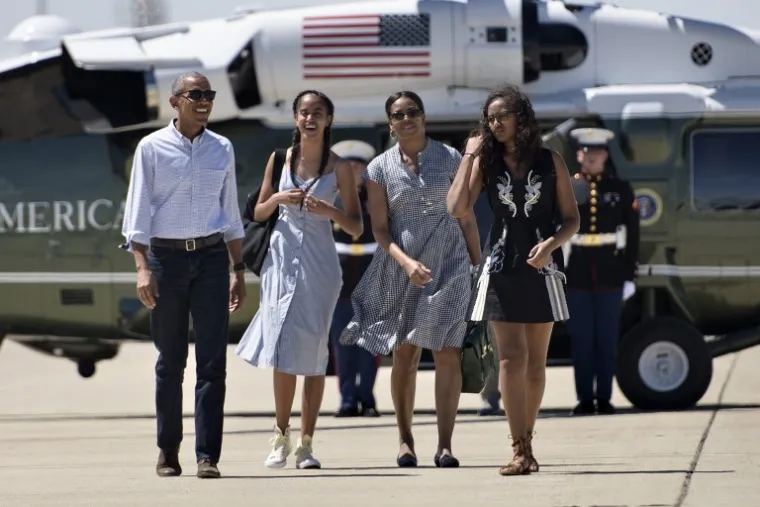 Odbacila očevo prezime i promijenila život: Malia Obama više ne nalikuje slatkici koju pamtimo