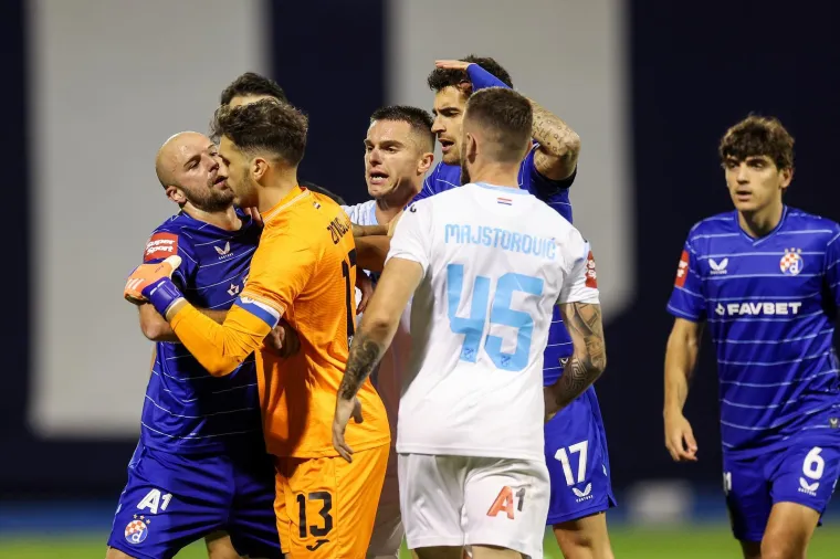 Pogledajte kaos! Kapetan Dinama dijelio šamare, a nije dobio crveni: Pala su dva igrača Rijeke