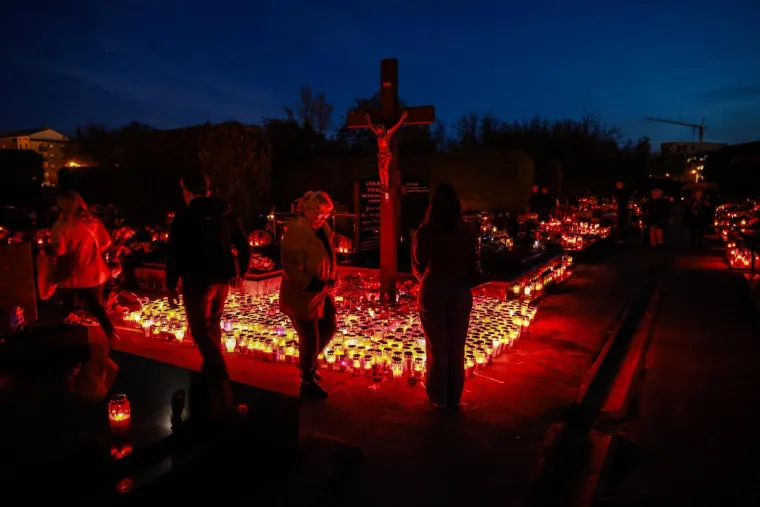 Dirljivi prizori s groblja diljem Hrvatske i tisuće plamenova za one koji žive u srcima