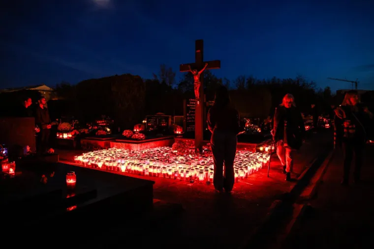 Dirljivi prizori s groblja diljem Hrvatske i tisuće plamenova za one koji žive u srcima