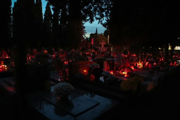Dirljivi prizori s groblja diljem Hrvatske i tisuće plamenova za one koji žive u srcima
