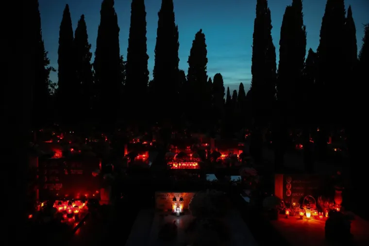 Dirljivi prizori s groblja diljem Hrvatske i tisuće plamenova za one koji žive u srcima