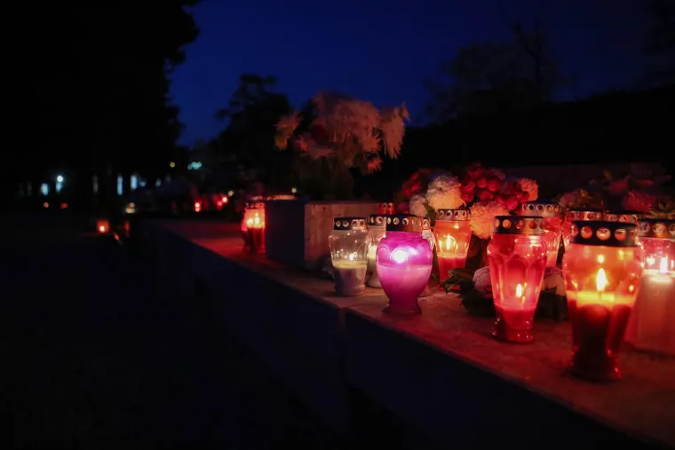 Dirljivi prizori s groblja diljem Hrvatske i tisuće plamenova za one koji žive u srcima