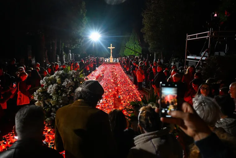 Dirljivi prizori s groblja diljem Hrvatske i tisuće plamenova za one koji žive u srcima