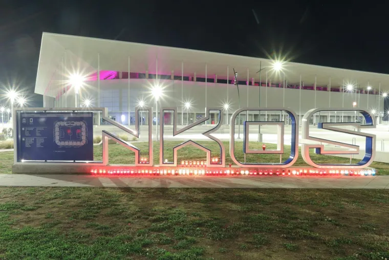 Navijači Osijeka pale svijeće ispred stadiona, igrači u karanteni: 'Za ono &scaron;to je klub nekoć bio'