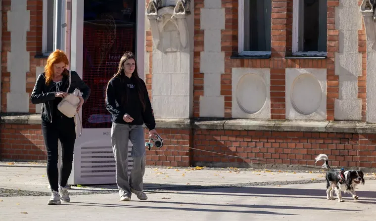 Svi su gledali u nju: Dama u narančastom zasjala na čakovečkoj &scaron;pici