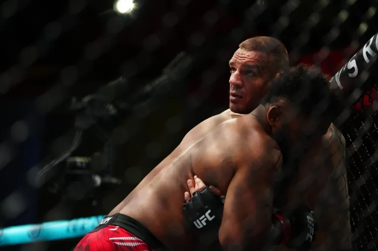 Ovo još nije viđeno: Borilački svijet bruji o tome što se dogodilo u Delijinom UFC meču