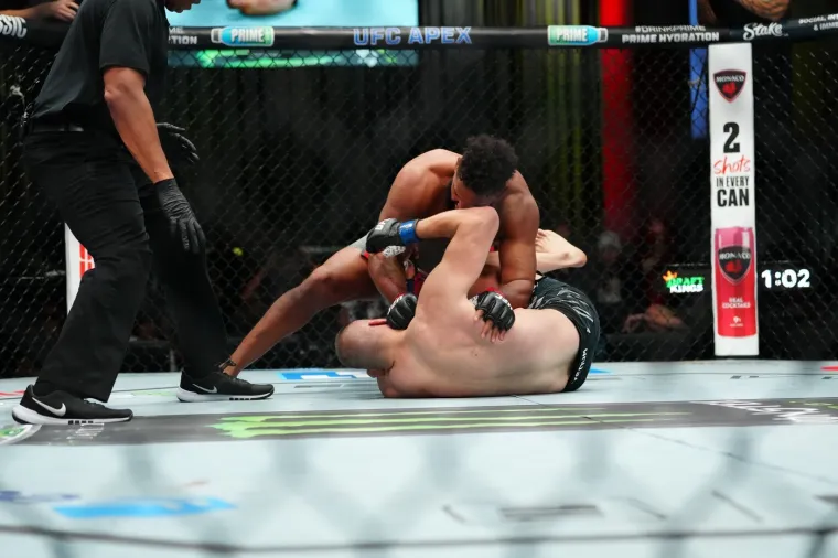 Ovo još nije viđeno: Borilački svijet bruji o tome što se dogodilo u Delijinom UFC meču