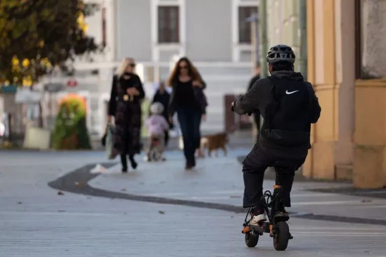 Svi su gledali u nju: Dama u narančastom zasjala na čakovečkoj špici