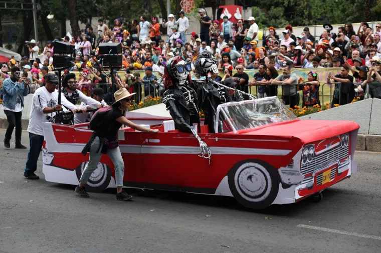 &Scaron;arena povorka: Zombiji, kosturi i vje&scaron;tice pro&scaron;etali po ulicama prije nego &scaron;to su oti&scaron;li na groblje