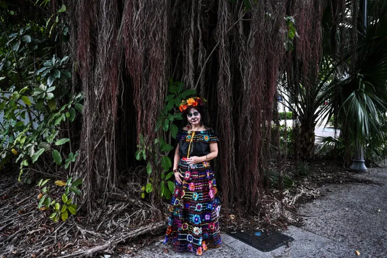 &Scaron;arena povorka: Zombiji, kosturi i vje&scaron;tice pro&scaron;etali po ulicama prije nego &scaron;to su oti&scaron;li na groblje