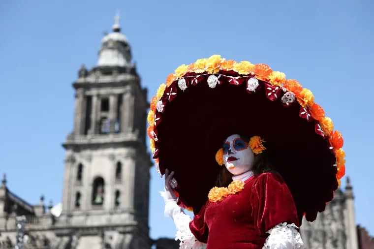 Šarena povorka: Zombiji, kosturi i vještice prošetali po ulicama prije nego što su otišli na groblje
