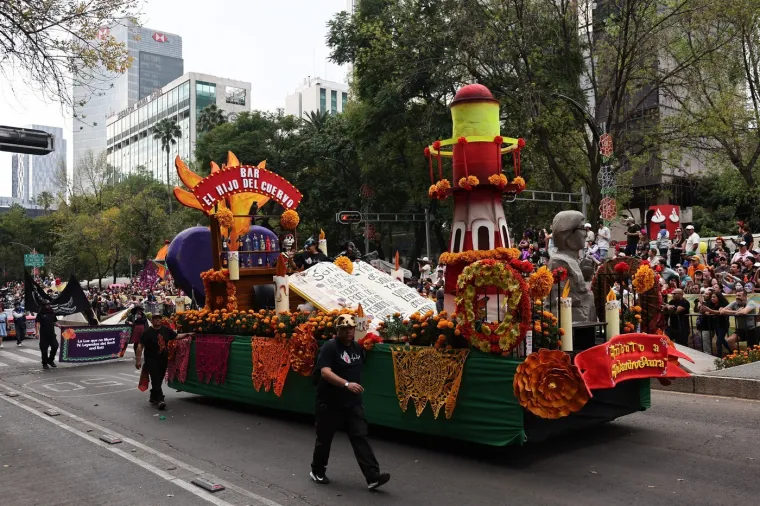 &Scaron;arena povorka: Zombiji, kosturi i vje&scaron;tice pro&scaron;etali po ulicama prije nego &scaron;to su oti&scaron;li na groblje