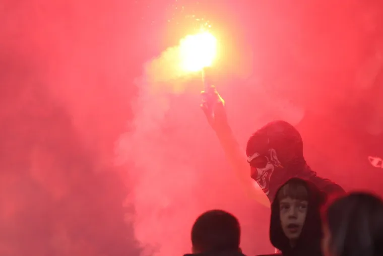 Sopićev show u Osijeku: Kohorta s porukom za pamćenje, pažnju ukrale dvije zanosne dame