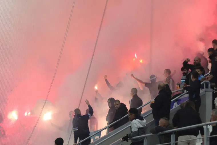 Sopićev show u Osijeku: Kohorta s porukom za pamćenje, pažnju ukrale dvije zanosne dame