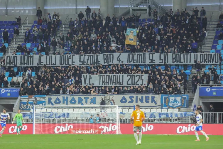 Sopićev show u Osijeku: Kohorta s porukom za pamćenje, pažnju ukrale dvije zanosne dame