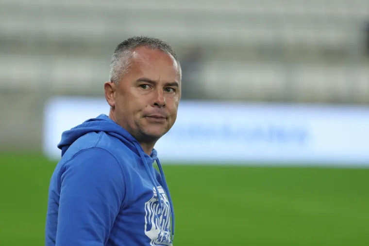 Sopićev show u Osijeku: Kohorta s porukom za pamćenje, pažnju ukrale dvije zanosne dame