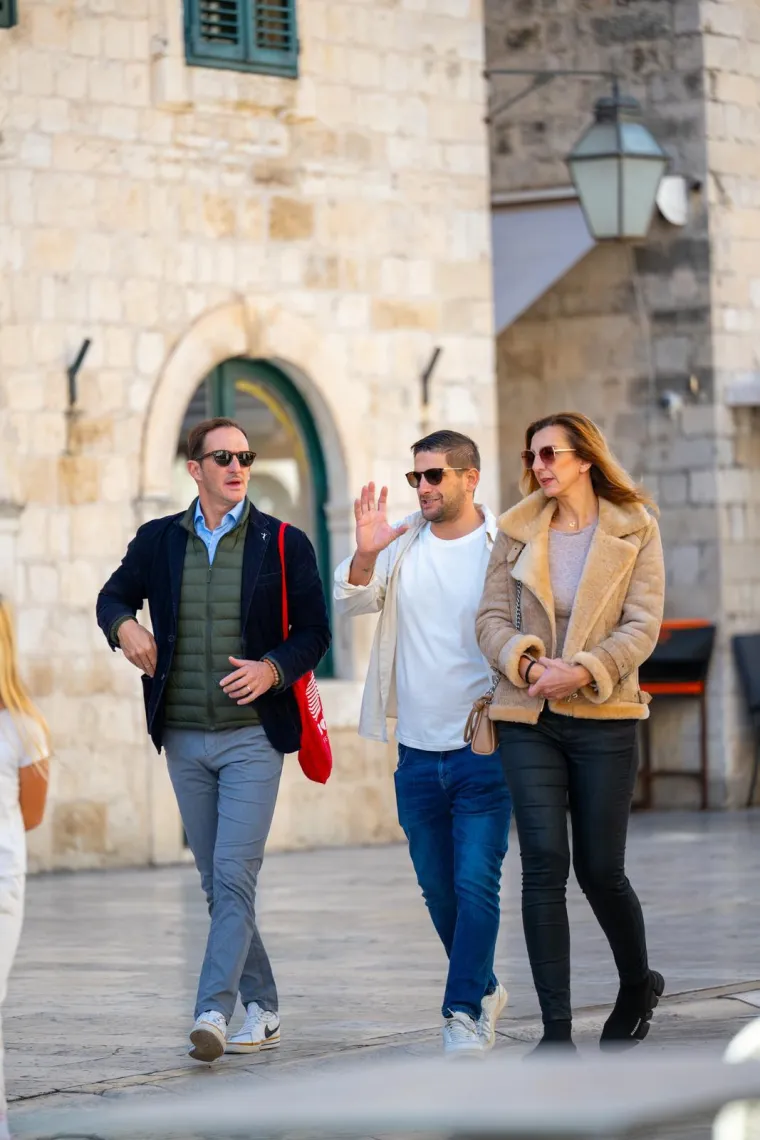 Svoju ljubav okrunili brakom u Dubrovniku: S ovih golupčića mnogi nisu skidali pogled