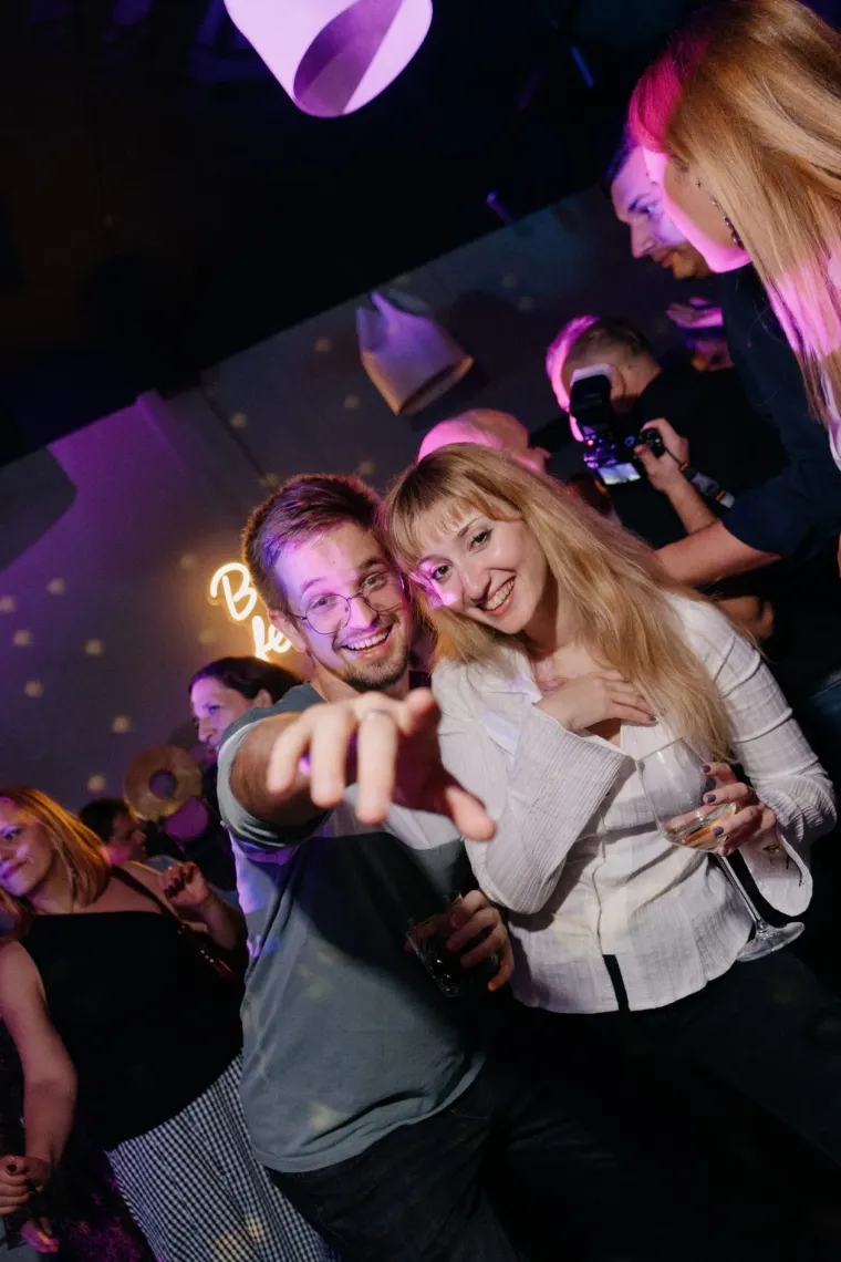 Pogledajte kako se tulumarilo u Zadru: &Scaron;armantnu plavokosu damu te&scaron;ko je bilo ne zamijetiti