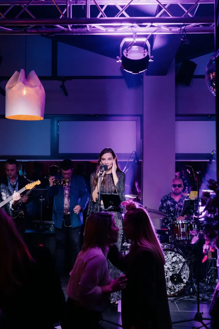 Pogledajte kako se tulumarilo u Zadru: &Scaron;armantnu plavokosu damu te&scaron;ko je bilo ne zamijetiti