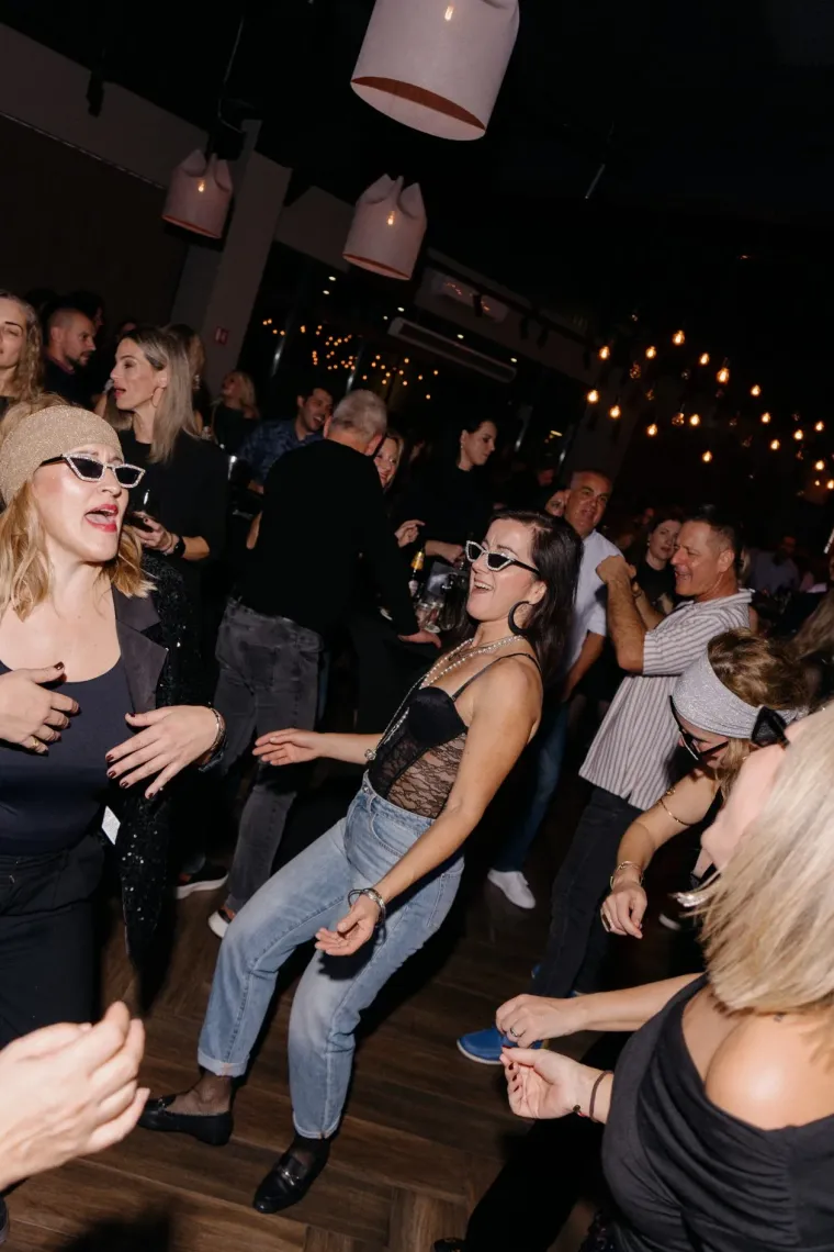 Pogledajte kako se tulumarilo u Zadru: &Scaron;armantnu plavokosu damu te&scaron;ko je bilo ne zamijetiti