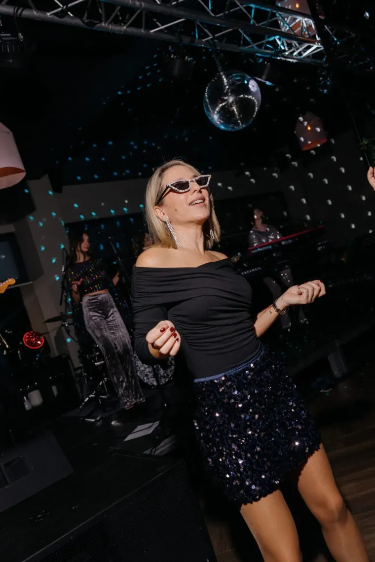 Pogledajte kako se tulumarilo u Zadru: &Scaron;armantnu plavokosu damu te&scaron;ko je bilo ne zamijetiti