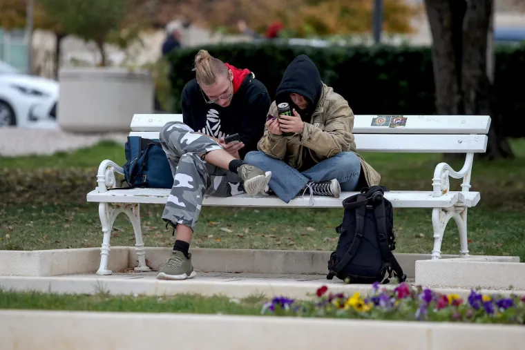 Unatoč oblacima, Zadrani su dan proveli vani: Pažnju ukrao strani par u romantičnoj &scaron;etnji