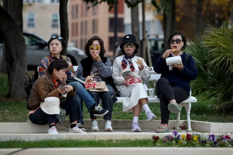 Unatoč oblacima, Zadrani su dan proveli vani: Pažnju ukrao strani par u romantičnoj &scaron;etnji