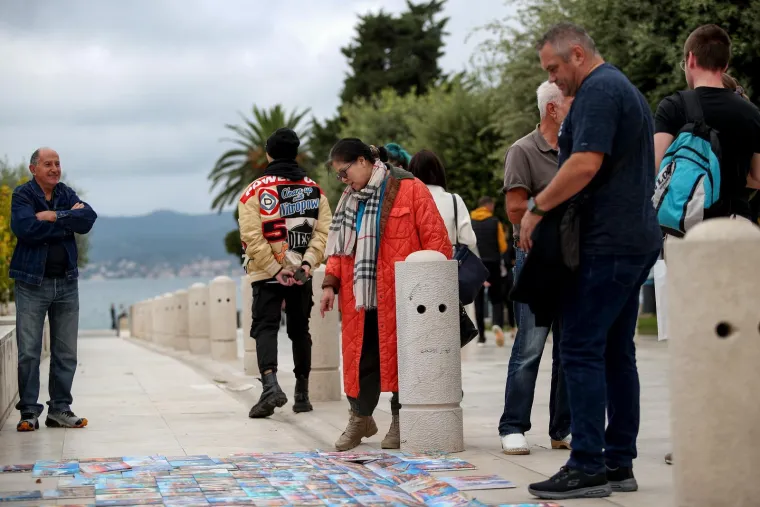 Unatoč oblacima, Zadrani su dan proveli vani: Pažnju ukrao strani par u romantičnoj &scaron;etnji