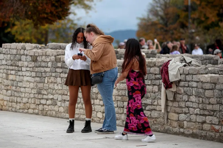 Unatoč oblacima, Zadrani su dan proveli vani: Pažnju ukrao strani par u romantičnoj &scaron;etnji