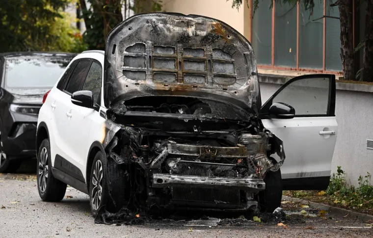 Buktinja u Zagrebu: Planula dva auta gotovo jedan do drugoga, požar je podmetnut?