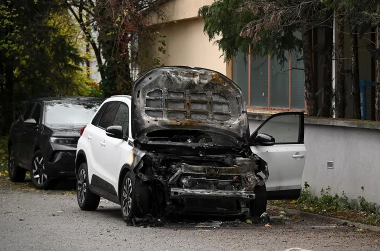 Buktinja u Zagrebu: Planula dva auta gotovo jedan do drugoga, požar je podmetnut?