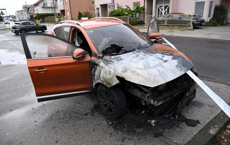 Buktinja u Zagrebu: Planula dva auta gotovo jedan do drugoga, požar je podmetnut?