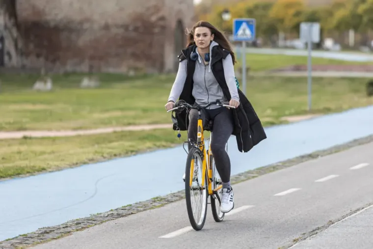 Svi su se okretali za ovom ljepoticom: Zgodna dama očarala Osječane