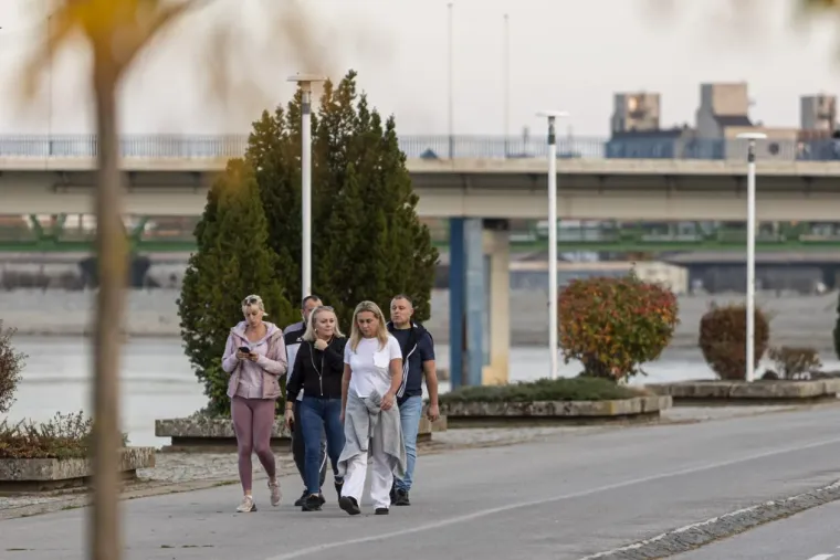 Svi su se okretali za ovom ljepoticom: Zgodna dama očarala Osječane