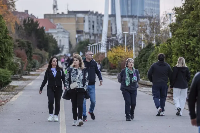 Svi su se okretali za ovom ljepoticom: Zgodna dama očarala Osječane