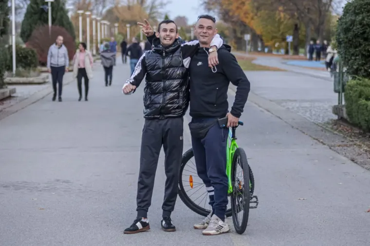 Svi su se okretali za ovom ljepoticom: Zgodna dama očarala Osječane