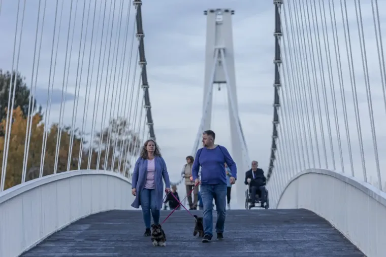 Svi su se okretali za ovom ljepoticom: Zgodna dama očarala Osječane