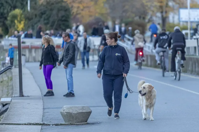 Svi su se okretali za ovom ljepoticom: Zgodna dama očarala Osječane