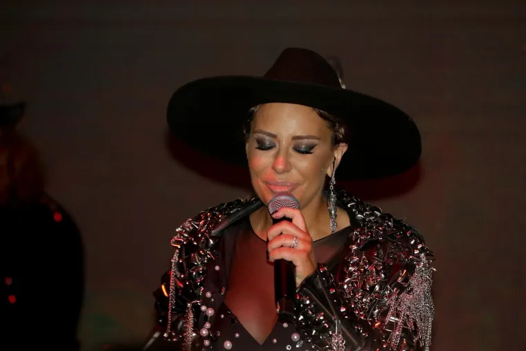 Pogledajte kako izgleda jedna od najskandaloznijih pjevačica iz regije