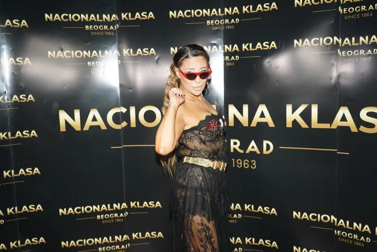 Pogledajte kako izgleda jedna od najskandaloznijih pjevačica iz regije