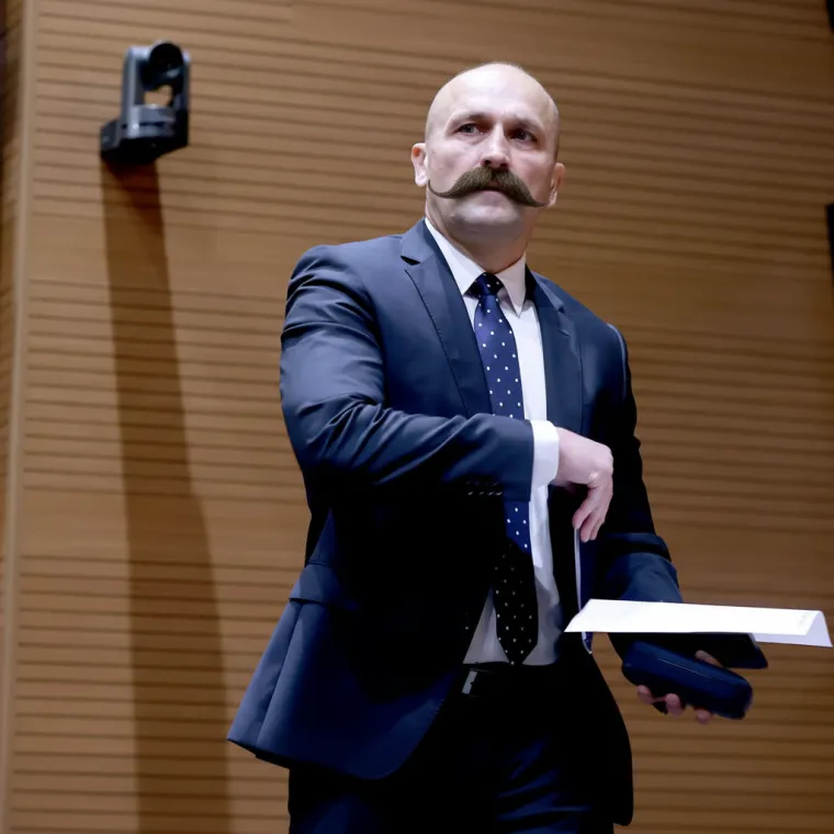 Što je muškarac bez brkova? Poznatim Hrvatima dali smo novi imidž u znak podrške Movemberu