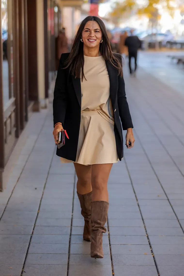 Djevojka sa šubarom mamila poglede u Osijeku: Visokim čizmama istaknula svoje duge noge