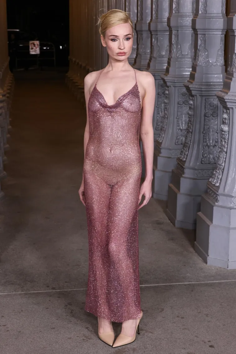 Na gala večeri pjevačica šokirala izdanjem: Pojavila se skoro u potpunosti gola