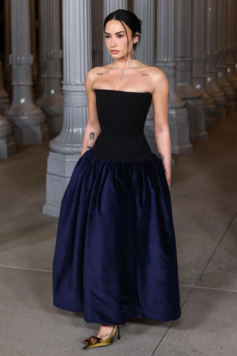 Na gala večeri pjevačica &scaron;okirala izdanjem: Pojavila se skoro u potpunosti gola