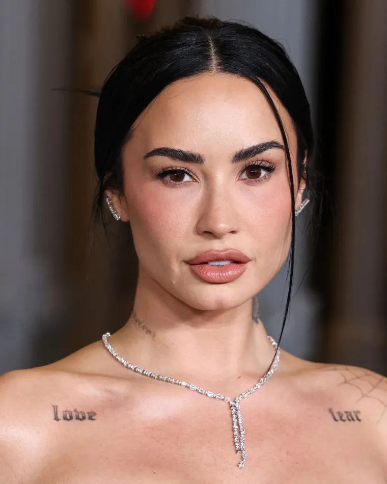 Na gala večeri pjevačica &scaron;okirala izdanjem: Pojavila se skoro u potpunosti gola